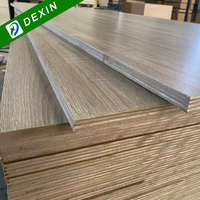 Contreplaqué mélaminé blanc, brun, gris de haute qualité 4x8, feuilles de bois de première classe haute résistance pour la fabrication de meubles
