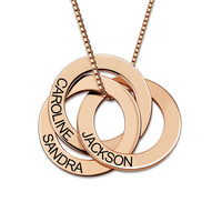 Blanc 3 Cercle Interlocking Anneaux En Acier Inoxydable Personnalisé Gravé Noms Personnalisés Russe Anneau Collier pour Maman Femmes