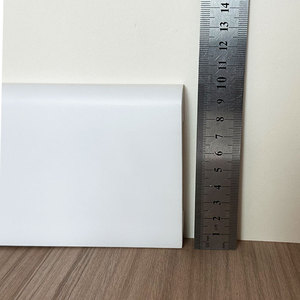 <span class=keywords><strong>Plinthe</strong></span> simple blanche en plastique de 100 mm (10 cm) pour cuisine et couloir, apprêtée, avec caractéristiques imperméables et ignifuges - Product Image 6