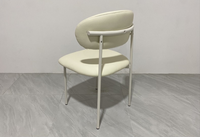 Chaise de salle à manger Japandi en cuir PU rembourrée avec dossier arrondi et pieds en acier inoxydable pour salle à manger