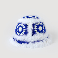 Bonnet en Fausse Fourrure Tricoté à Fleurs pour Femme Fait à la Main Hiver Crochet Seau à Fleurs Bonnet Chaud Garni Lapin en Peluche Fourrure Fuzzy Buckey Chapeau