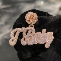 Pendentif Breloque Prénom en Argent Sterling 925 Plaqué Or Rose avec Diamants Moissanite VVS1 et Fleur Rose pour Femme
