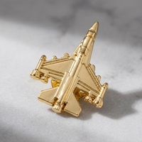 Épingles de revers d'avion 3D personnalisées haut de gamme, badges d'aviation métalliques détaillés, émail souple personnalisé