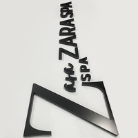 Panneau d'affichage extérieur en métal noir blanc rouge personnalisable conçoit la forme du cadre en acrylique pour la signalisation publicitaire de magasin