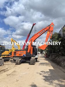 Pelles japonaises Hitachi d'occasion châssis mobile sur chenilles sans rouille année 2022 avec moteur Izusu 6BG1 - Product Image 2