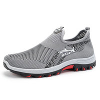 Chaussures décontractées respirantes en maille imperméables à séchage rapide pour hommes, nouvelle collection été 2025, pour hommes d'âge moyen et seniors, semelle souple, tendance Shark