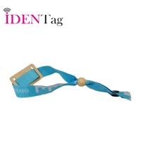 Bracelets RFID personnalisés imprimés, élastiques et ajustables en bambou/coton/rPET pour événements, avec étiquette en bambou/bois