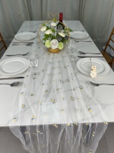 Nappe Moderne Solide et Écologique avec Dentelle Brodé pour Cuisine, Salle à Manger, Fêtes, Mariages, Banquets, Décoration Intérieure - Product Image 4