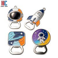 Ouvre-bouteille en métal plaqué sur mesure, thème spatial : casque d'astronaute, fusée, OVNI, lune - Fabrication usine avec 20 ans d'expérience