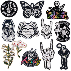 Vente flash Halloween : épingles en métal émaillé doux à thème de dessin animé, badge décoratif pour vêtements et sacs, série Terror, épingles à revers en émail dur pour vêtements - Product Image 1