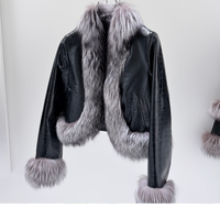 Veste Courte en Fourrure Noire Effet Croco avec Boutons Pression Argentés pour Femme – Idéale pour Toutes les Occasions