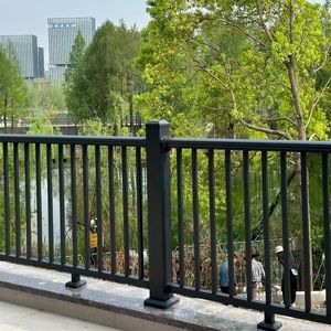 Clôture de <span class=keywords><strong>jardin</strong></span> en métal de haute qualité Clôture en tube vertical en aluminium Clôture de balcon et de bordure de cour - Product Image 4