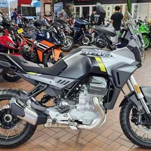 VENTA DE MOTOCICLETAS DUAL SPORT Moto Guzzi STELVIO ARAS LISTAS PARA CONDUCIR EN 2025 - Product Image 1