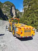 Foreuse de forage de trous de dynamitage DTH sur chenilles à moteur diesel Kaishan KJ212 pour l'exploitation minière de surface avec système de manutention automatique des tiges