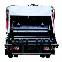 Camion à ordures à compression entièrement automatique