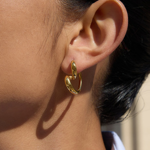 Pendientes de aro con forma de corazón de acero inoxidable, joyería de moda para mujer, estilo otoño invierno - Product Image 2