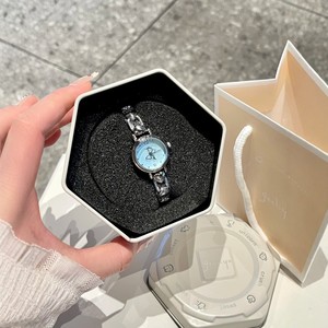 Reloj de cuarzo para mujer con cadena en forma de corazón, esfera de mariposa, reloj de pulsera vintage a la moda para mujer - Product Image 5