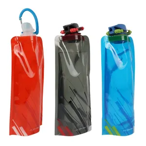 700ml בקבוקי/לשימוש חוזר שתיית מים פאוץ עם Carabiner לטיולים הרפתקאות נסיעות/כחול שחור אדום לבן