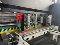 Máquina de fabricación de cajas de cartón corrugado/máquina troqueladora de ranurado de impresión flexográfica con alimentador automático