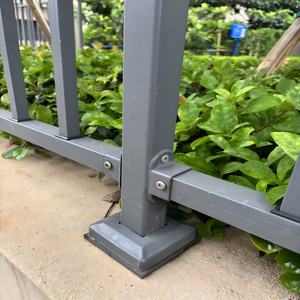 Barandilla de Balcón Moderna de Tubo Galvanizado con Recubrimiento en Polvo, Panel Decorativo Cortado con Láser, Sistema de Pasamanos para Escaleras Exteriores con Anticorrosión - Product Image 4