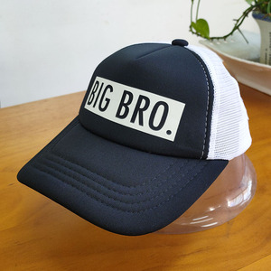 Taglia grande bambino fuori dalla porta che indossa un cappello da camionista per bambini a buon mercato - Product Image 1