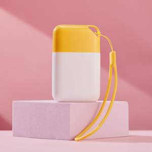 Bouteille en plastique souple personnalisée PP 30ml 50ml de forme spéciale, colorée, pour crème <span class=keywords><strong>solaire</strong></span> et crème pour les mains, avec bouchon torsadé et sangle de poignet - Product Image 1