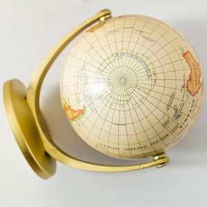 Globe de bureau de haute qualité multicolore de 10 <span class=keywords><strong>cm</strong></span> de style européen en PVC + métal avec structure métallique pour la décoration de bureau et de maison par Holly - Product Image 6