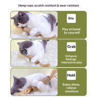 Supergrote katten speeltje van zilverwijn, kattenkruidstokje met raffia, galvrucht en veertje, interactief kattenkauwspeeltje