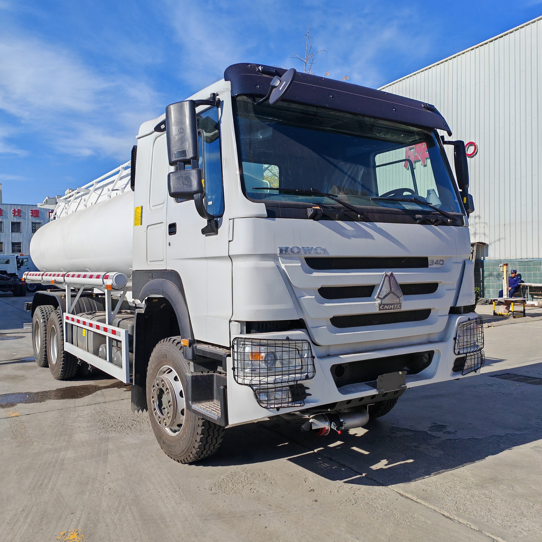 China SINOTRUK HOWO 340HP 6X4 Oil Tanker Truck - Export-Ready for Global Markets