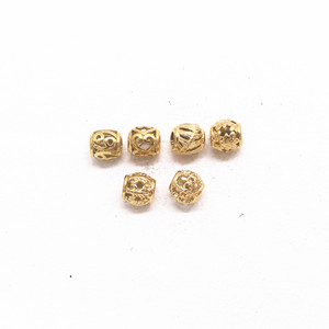yunnique Cuentas espaciadoras de acero inoxidable dorado, diseño cilíndrico de corazón y copo de nieve para hacer pulseras, 8 mm, GZY-PJ18 - Product Image 1