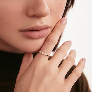 Anillos de Compromiso Apilables de Diseño Exclusivo en Oro Sólido de 14K con 16 Diamantes Naturales Certificados de Corte Brillante, Estilo Minimalista y Delicado - Product Image 3
