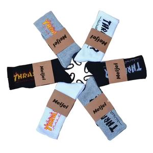 맞춤형 디자인 크래프트 종이 양말 포장 카드 슬리브 로고 인쇄 양말 라벨 카드 인쇄 양말 카드 포장 용 - Product Image 3