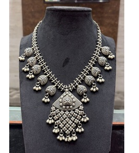 Collier à breloques élégant en argent plaqué pour femmes, bijoux de mariage tendance, style hindou, choix de mode polyvalent pour toutes les occasions - Product Image 6