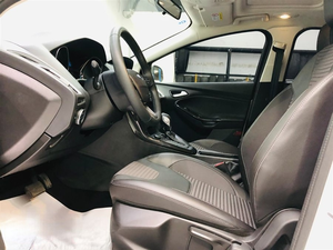 <span class=keywords><strong>Ford</strong></span> <span class=keywords><strong>Focus</strong></span> <span class=keywords><strong>2016</strong></span> Berlina 1.6L Automatica Guida a Sinistra Pneumatici R16 Auto Usata Vendita all'Ingrosso - Product Image 2