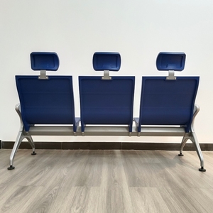 مقعد انتظار حديث بثلاثة مقاعد من الجلد الصناعي بتصميم خماسي الأضلاع للمكاتب والمطارات والمستشفيات ومحطات الحافلات والعيادات وغرف الانتظار في البنوك - Product Image 3