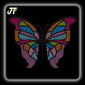 Venta al por mayor de diamantes de imitación personalizados Transferencia de Calor Tiger Skull Cross diseños Hotfix hierro en apliques para camisetas sudaderas con capucha bolsas - Product Image 2