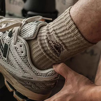 Échantillon rapide quantité minimale de commande OEM Logo brodé personnalisé Chaussettes d'équipage Hommes Chaussettes de sport de course Fabrication de chaussettes personnalisée