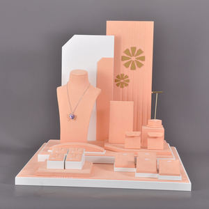 Exhibidores de Joyería de Lujo Personalizados para Tiendas, Exhibidores de Anillos, Collares, Pendientes y Aretes, Exhibidores de Joyería de Microfibra - Product Image 2