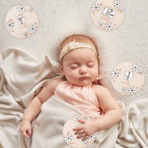 Cartes de jalons mensuels pour bébé gravées sur mesure, disques marqueurs en bois 3D marguerite, panneau d'<span class=keywords><strong>annonce</strong></span> de mois de bébé rustique, accessoire photo de croissance - Product Image 4