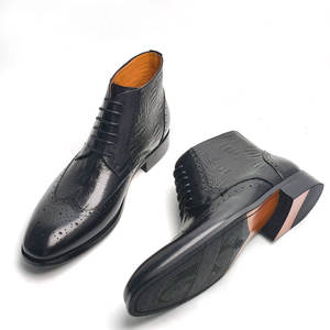 <span class=keywords><strong>Stivaletti</strong></span> Brogue da <span class=keywords><strong>Uomo</strong></span> Personalizzabili Comodi Fatti a Mano in Pelle di Vitello con Stampa Retrò e Chiusura Stringata Stivale Invernale Nero - Product Image 4