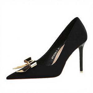 Vente en gros de chaussures à talons hauts pour femmes en cuir verni de luxe, à talon fin, à enfiler, résistantes, à bout pointu, pour le printemps et l'été - Product Image 3