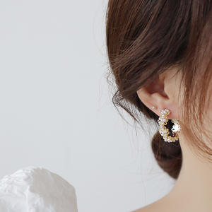 Boucles d'oreilles créoles Mikimoto en or avec perles d'eau douce et diamants, motif floral, luxe, pour femme, à porter au quotidien - Product Image 6