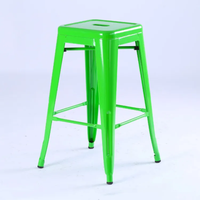 Mobilier empilable de chaise de barre colorée durable en métal pour diner le tabouret noir extérieur de café d'hôtel-industriel de barre à la maison