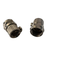 Vis d'alimentation d'usine sur le connecteur coaxial à vis