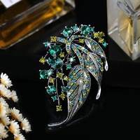 Broche de luxe rétro atmosphérique avec strass et feuilles à pampilles, accessoire de mode haut de gamme pour costume et manteau