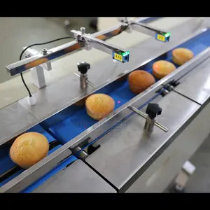 Cupcake demoulding máy tự động tốc độ cao Bánh ăn dòng máy đóng gói dòng