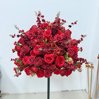 Fabrikpreis Künstliche Rote Rosen-Arrangement Girlande Dekorativer Ständer Blumenball Tischdekoration für Hochzeiten
