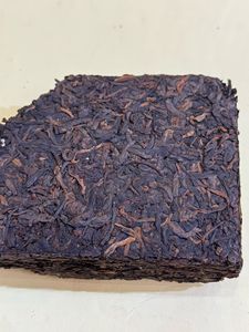 Ladrillo de Té Puerh Shu Fermentado Maduro de 250g, Envejecido de los Años 90, Raro, de Fábrica Estatal, Envuelto en Bambú - Product Image 3