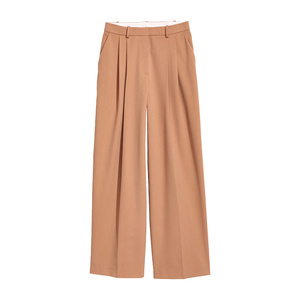 Pantalon pour femme au design épuré, conçu pour une mobilité confortable, avec une forme soignée et une présence décontractée et élégante. - Product Image 1