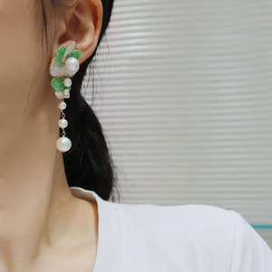 Boucles d'oreilles florales faites à la main avec perles d'eau douce, boucles d'oreilles en maille de fil de fer plaqué or 14 carats, boucles d'oreilles pendantes en perles naturelles de 3 à 10 mm pour femmes - Product Image 4